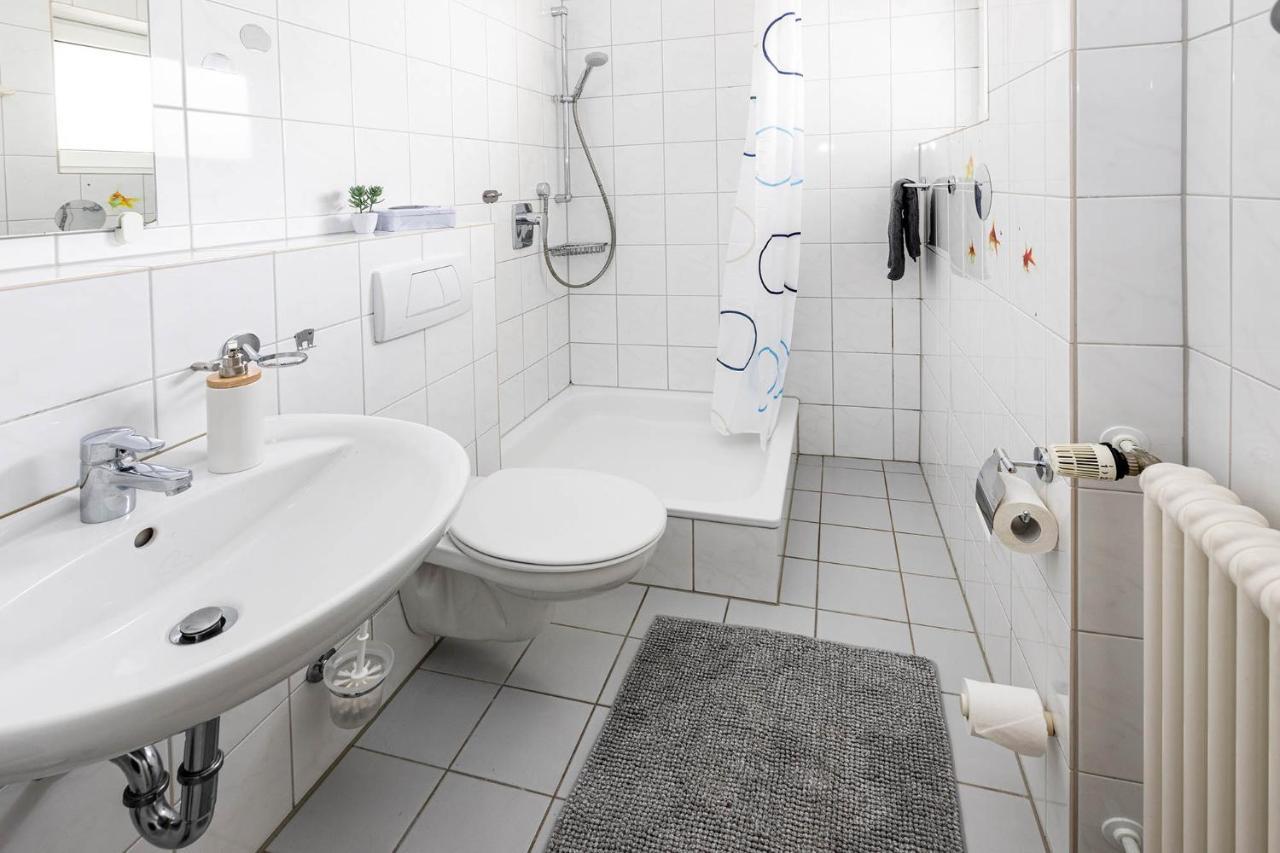 Grosse Moderne Ferienwohnung In Bester Bodenseelage L 1 Minute Zum Bodensee L 2 Zimmer L Vollausgestattete Kueche L Sonnenbalkon L Wlan L Willkommen Im Apartment Guettingen Radolfzell am Bodensee Dış mekan fotoğraf